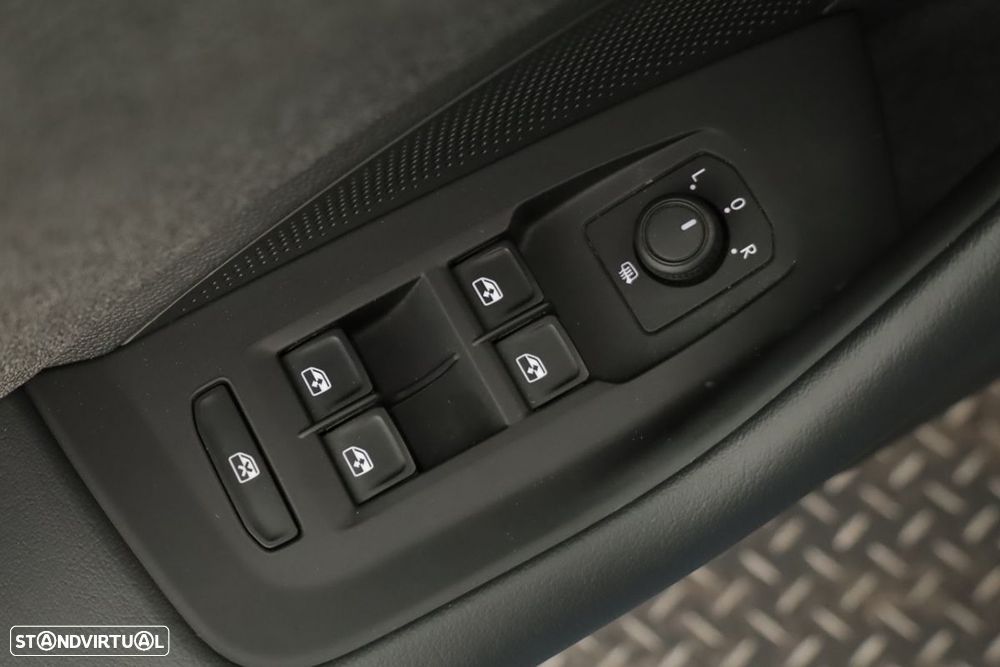 VW Passat Variant 1.5 TSI eHybrid DSG - 19