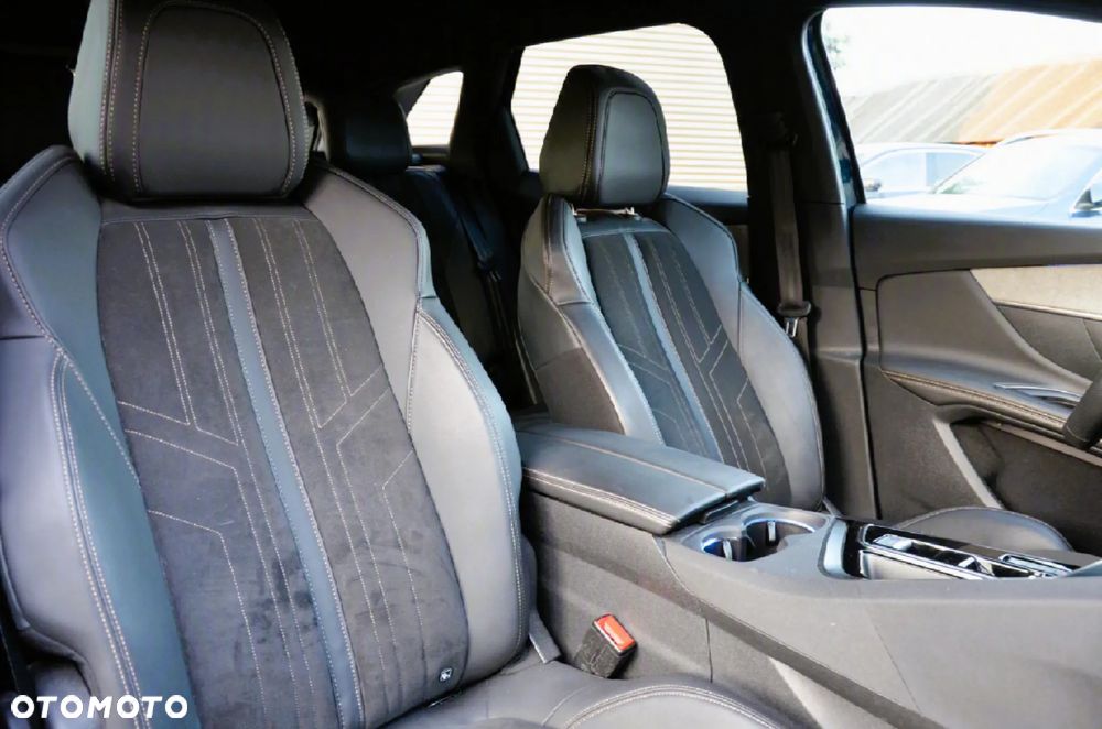 Peugeot 3008 1.6 PureTech HYbrid GT Line S&S EAT8 - 28