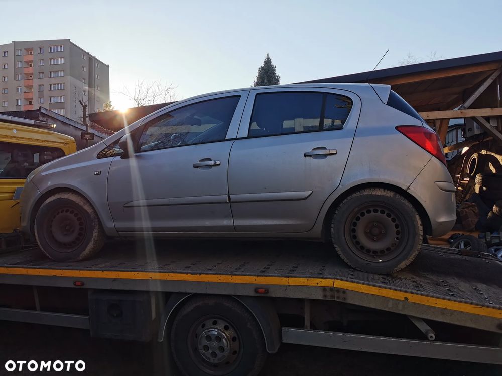 Drzwi przód prawe Opel Corsa D 2006r - 2