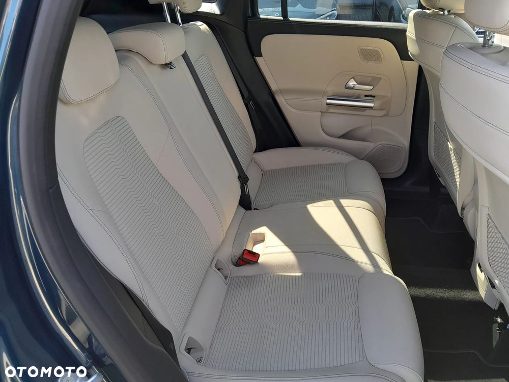 Mercedes-Benz GLA 200 Progressive - 17