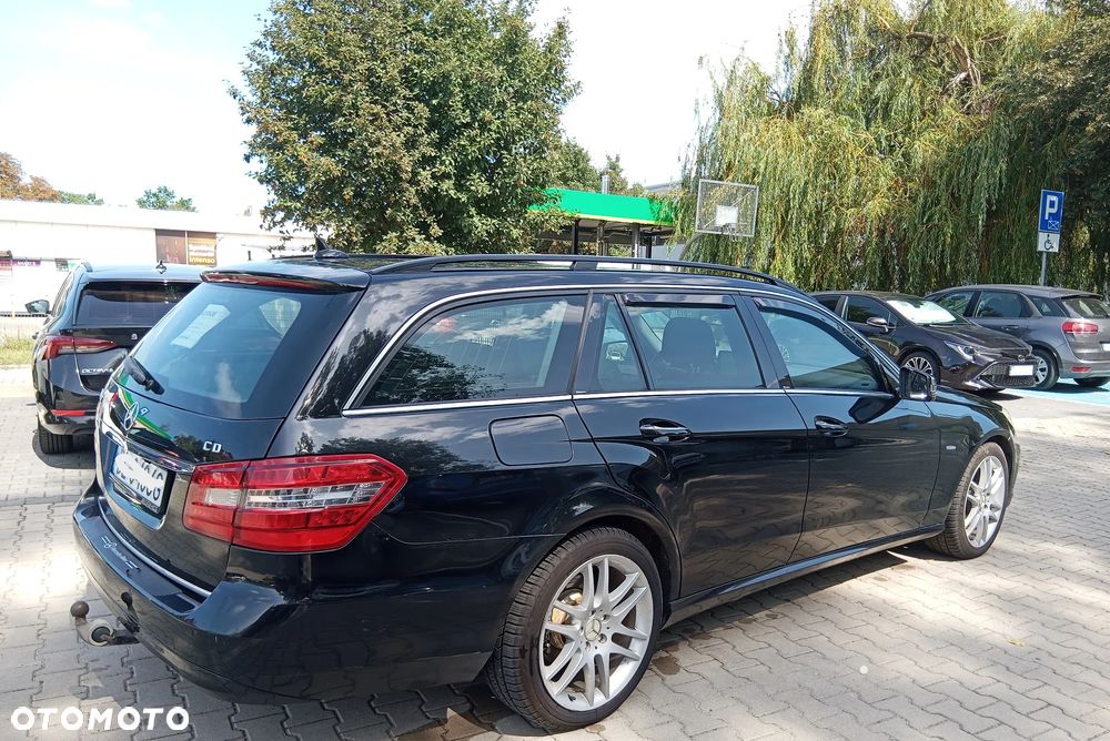 Mercedes-Benz Klasa E 220 CDI DPF BlueEFFICIENCY Automatik Elegance - 3