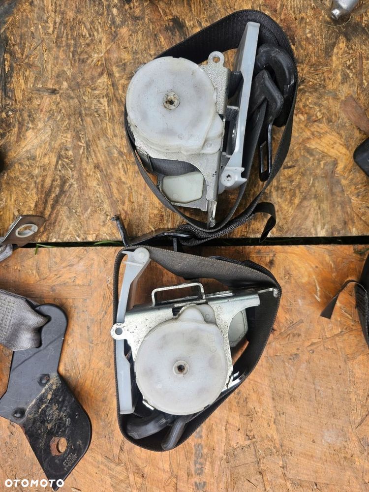 Pas bezpieczeństwa lewy prawy przód komplet 13128272N Opel Vectra C - 1