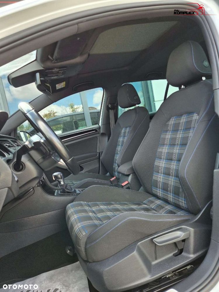 Volkswagen Golf - 9