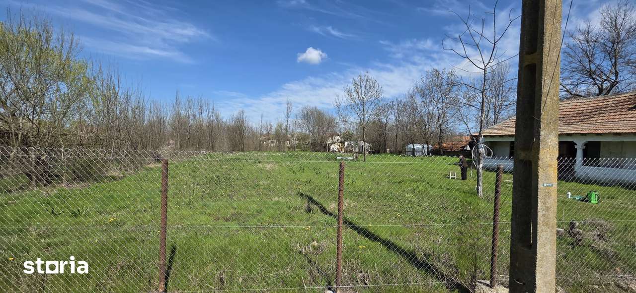 Casa de vânzare pe teren de 1550 mp - Imagine principală: 3/7
