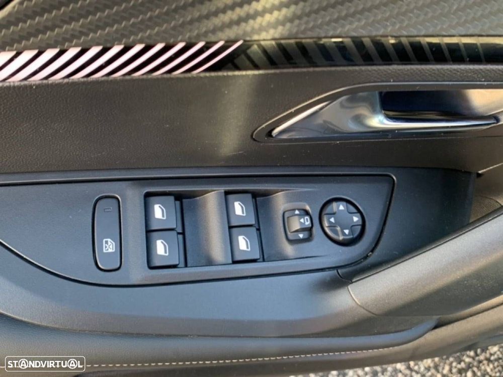 Peugeot 2008 1.2 Hybrid Allure e-DCS6 - 12