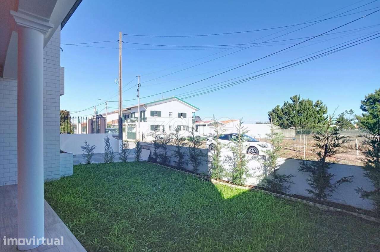 APARTAMENTO T3 RENOVADO COM JARDIM PRIVATIVO E GARAGEM FECHADA - Grande imagem: 5/23