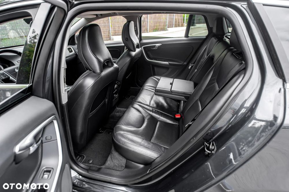 Volvo V60 D5 Geartronic Kinetic - 9