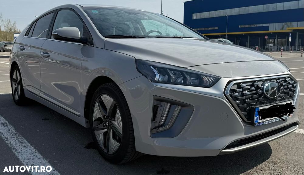 Hyundai IONIQ - 3