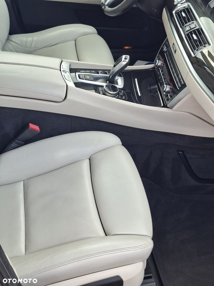 BMW 5GT 535i xDrive - 12