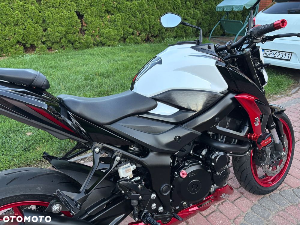 Suzuki GSX - 14