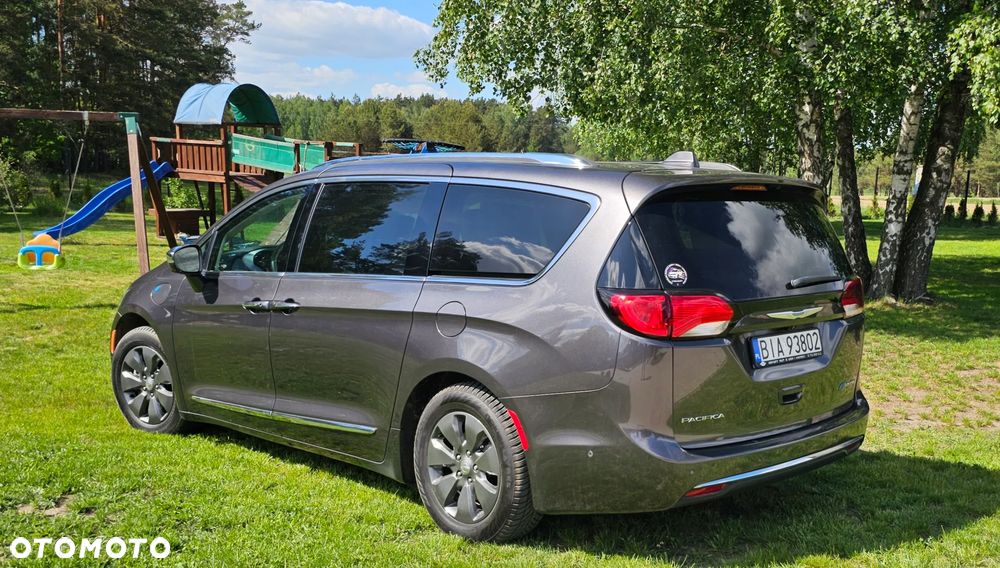 Chrysler Pacifica - 4