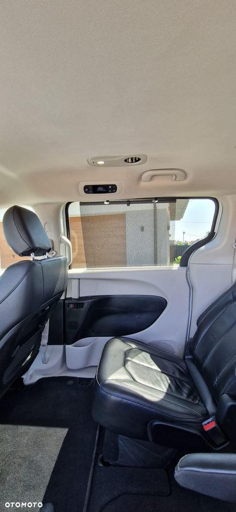 Chrysler Pacifica - 19