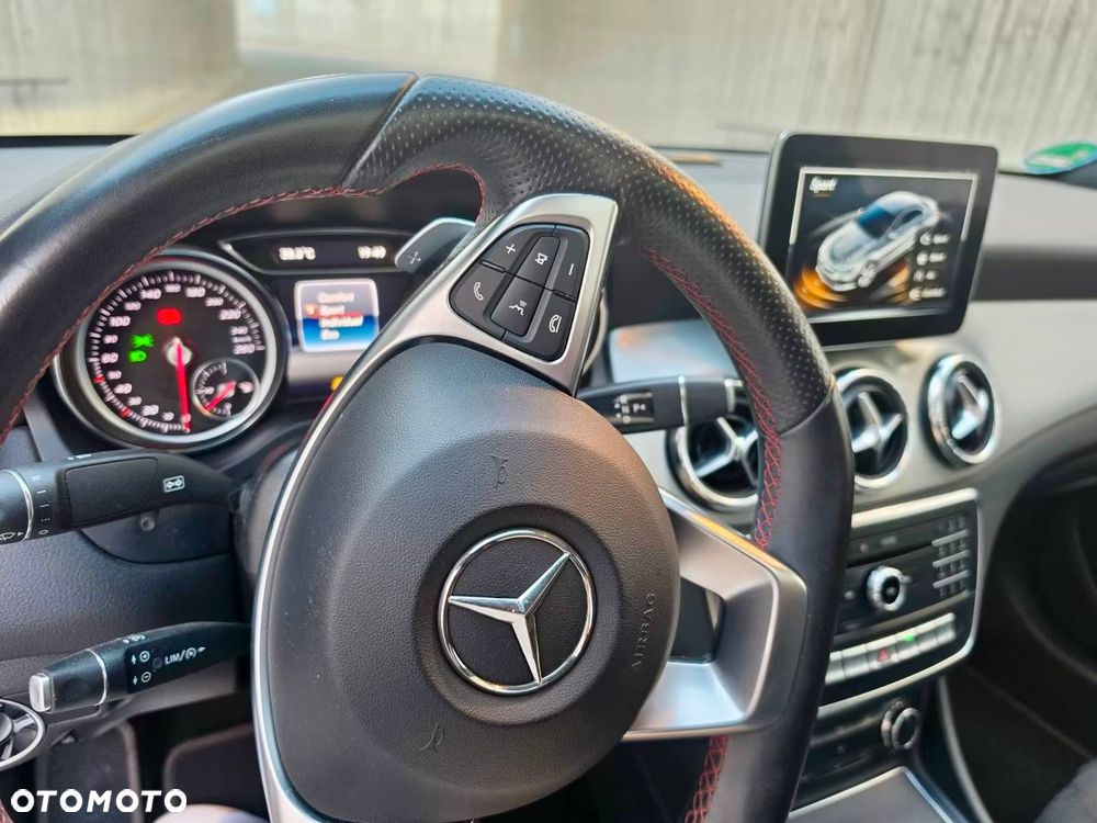 Mercedes-Benz CLA 220 4Matic 7G-DCT AMG Line - 11