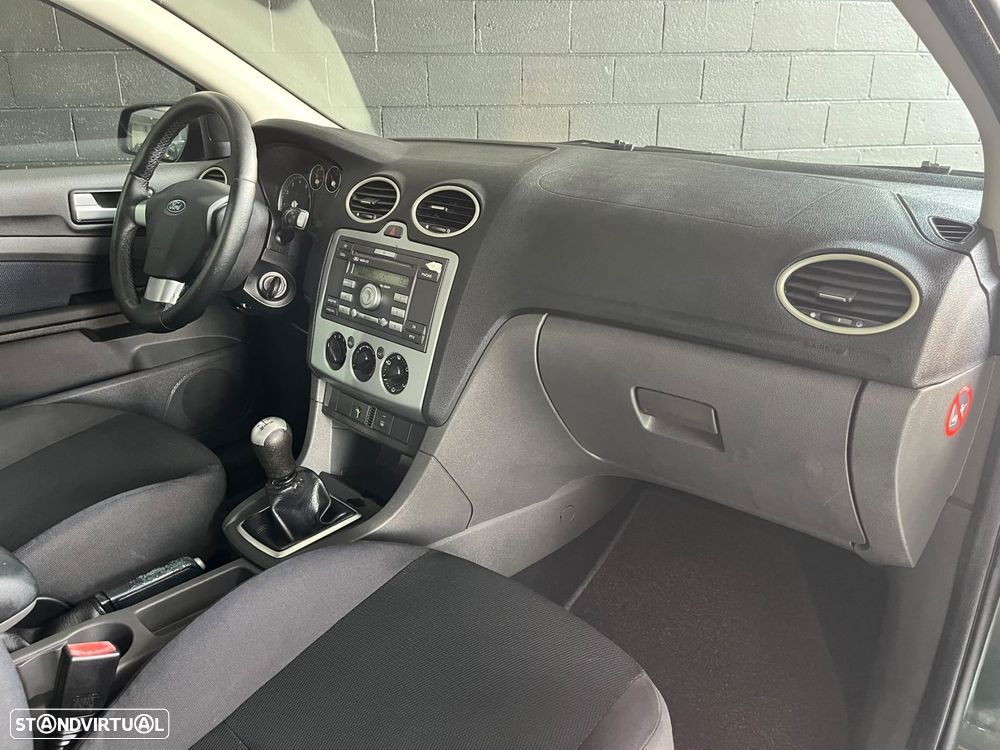 Ford Focus 1.4 16V Sport - 15