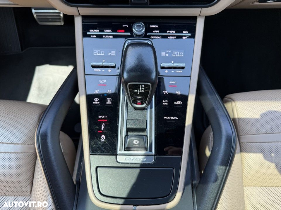 Porsche Cayenne - 23