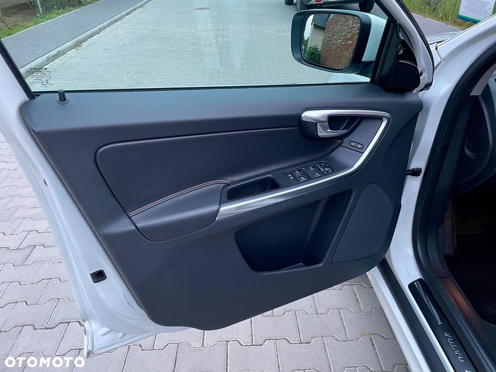 Volvo XC 60 D5 AWD Summum - 8