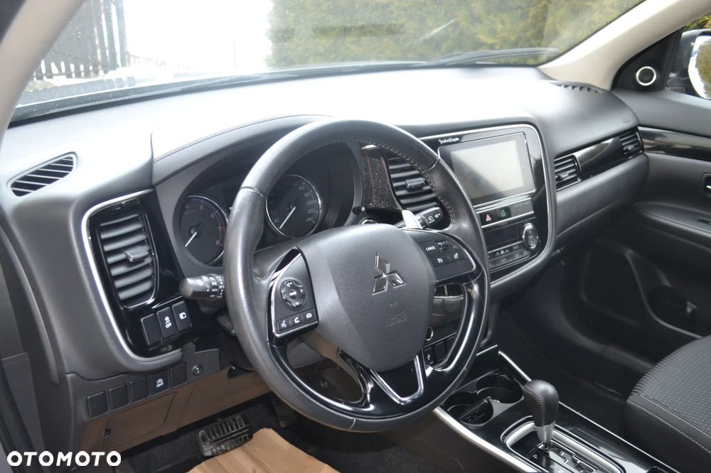 Mitsubishi Outlander - 14