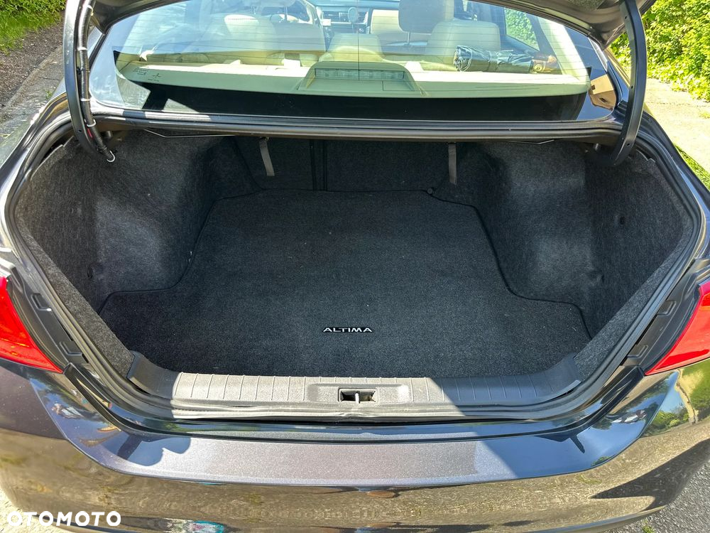Nissan Altima - 13