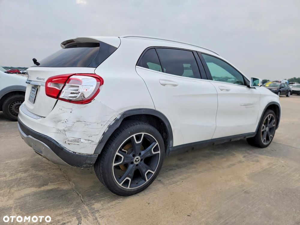 Mercedes-Benz GLA 250 4Matic 8G-DCT Style - 4