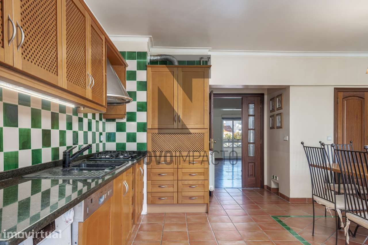 T4 Espaçoso no Centro do Montijo – Excelente Oportunidade - Grande imagem: 4/37