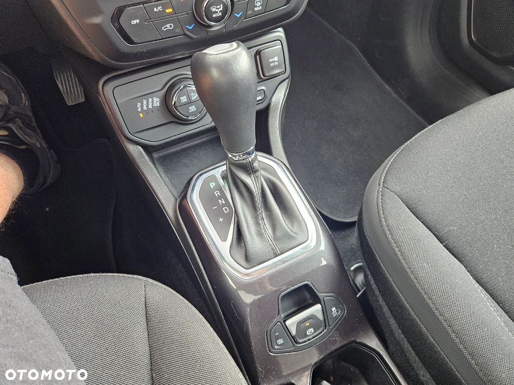 Jeep Renegade - 16