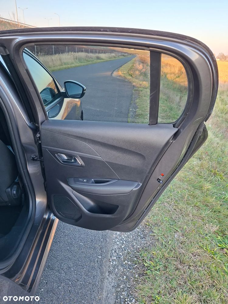 Peugeot 208 Benzin 100 Allure - 22