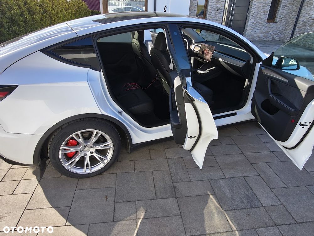 Tesla Y - 12