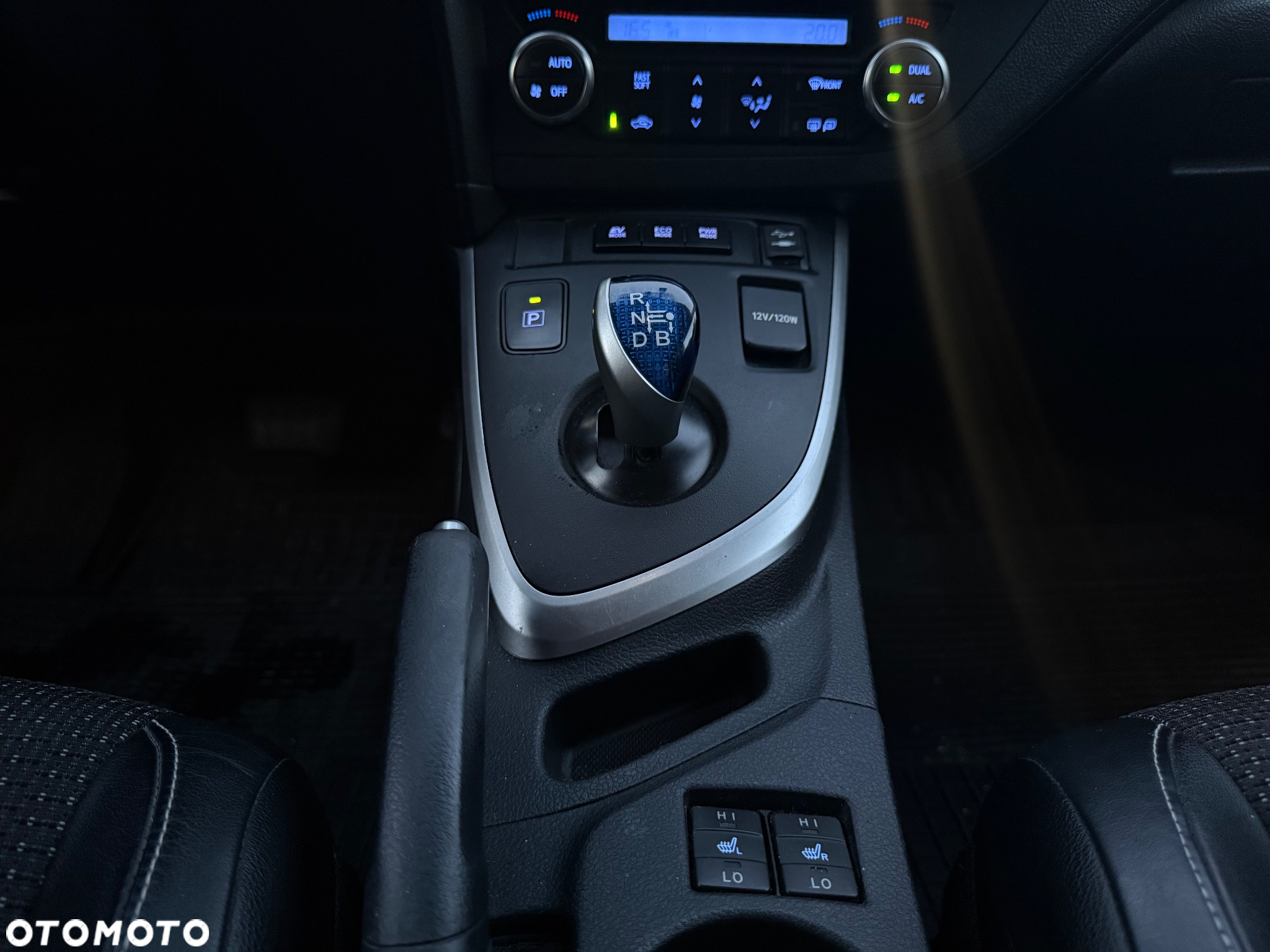 Toyota Auris - 12