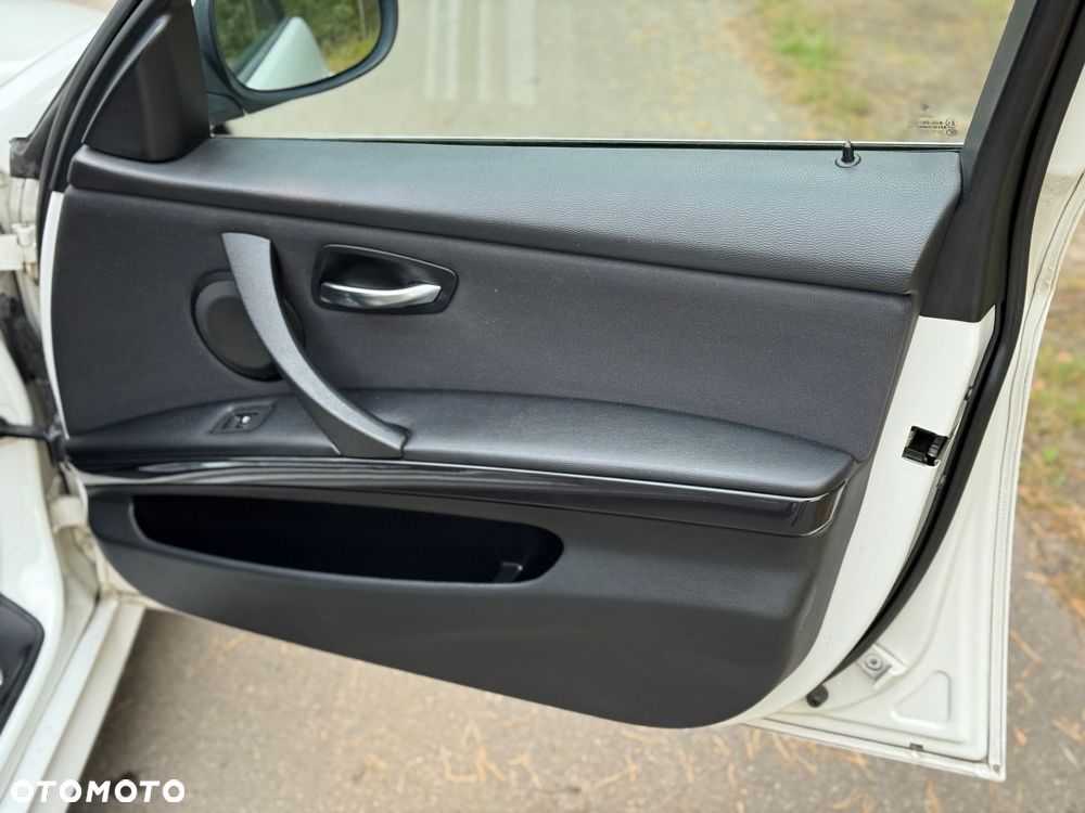 BMW Seria 3 318d DPF Touring Edition Sport - 18