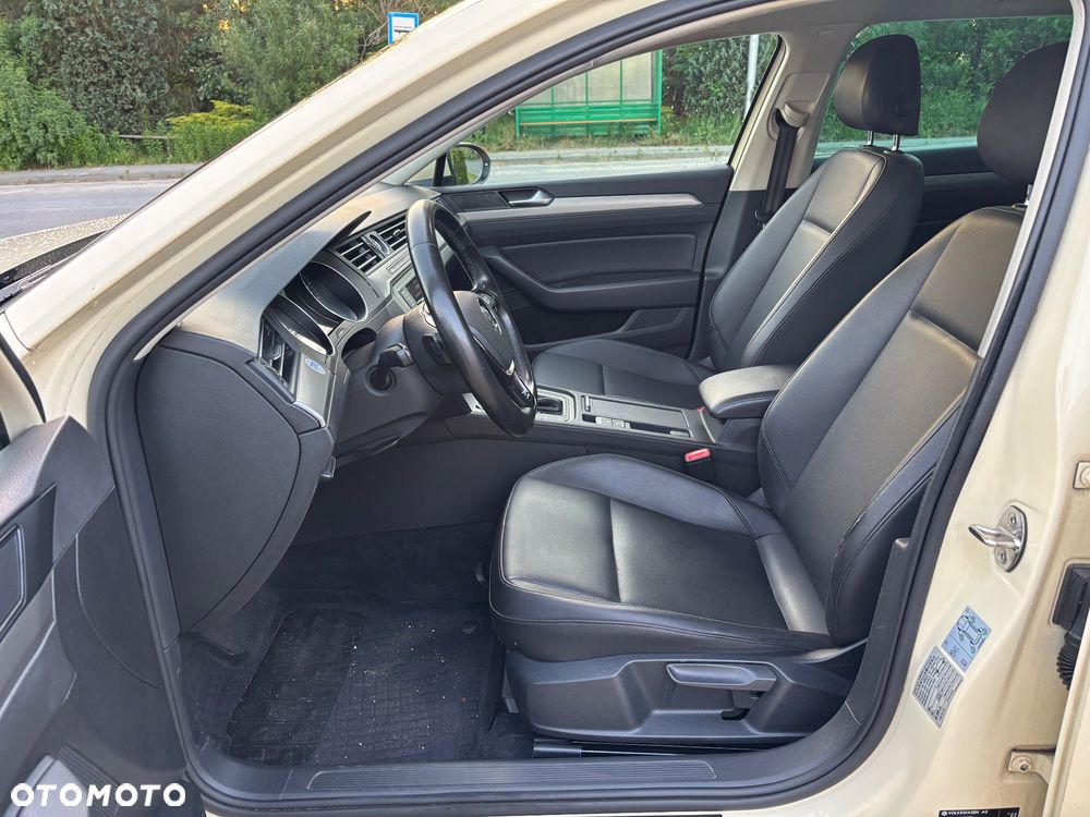 Volkswagen Passat 2.0 TDI (BlueMotion Technology) DSG Comfortline - 25