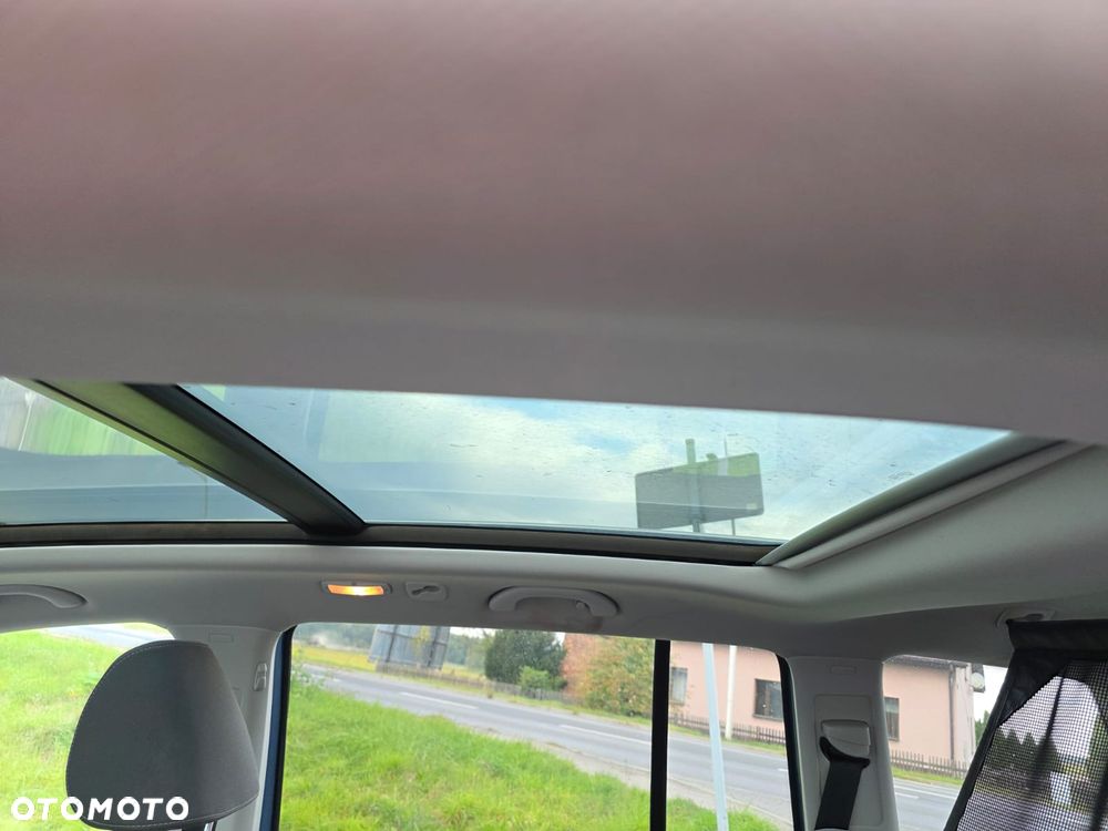 Volkswagen Touran - 11
