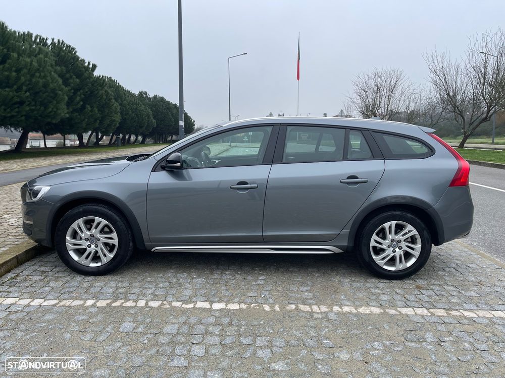 Volvo V60 Cross Country 2.0 D3 Momentum Geartronic - 3