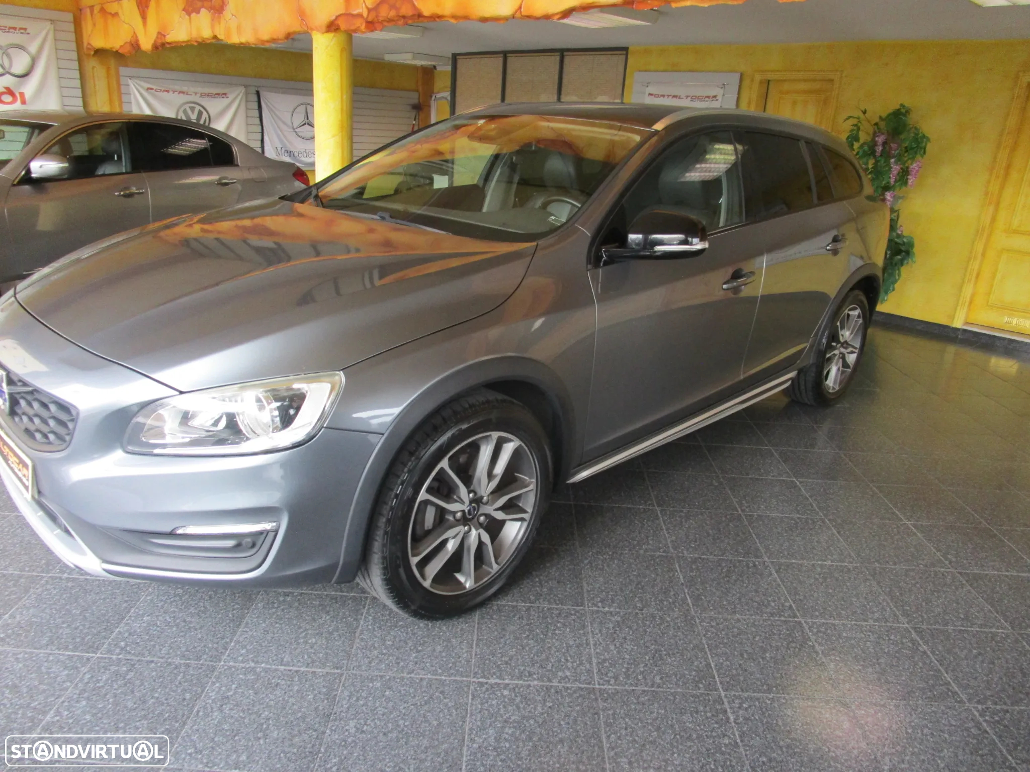Volvo V60 Cross Country 2.0 D4 Summum Geartronic - 13