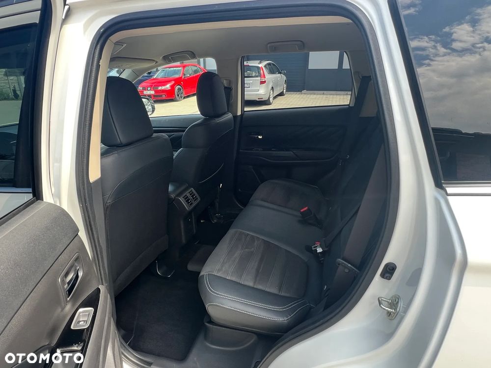 Mitsubishi Outlander 2.4 4WD - 11
