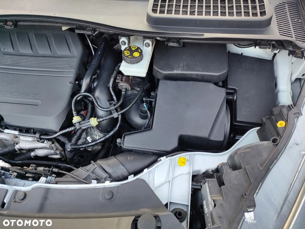 Ford Kuga 1.5 EcoBoost 2x4 ST-Line - 19