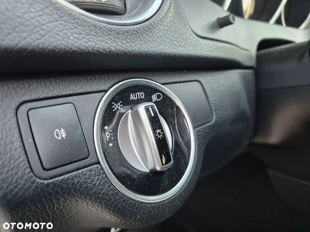 Mercedes-Benz Klasa C 220 CDI DPF (BlueEFFICIENCY) Avantgarde - 16