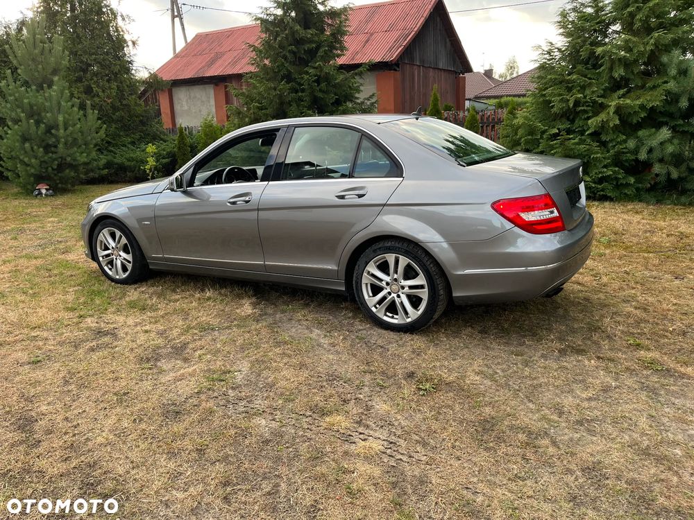 Mercedes-Benz Klasa C 180 CGI BlueEFFICIENCY Avantgarde - 21