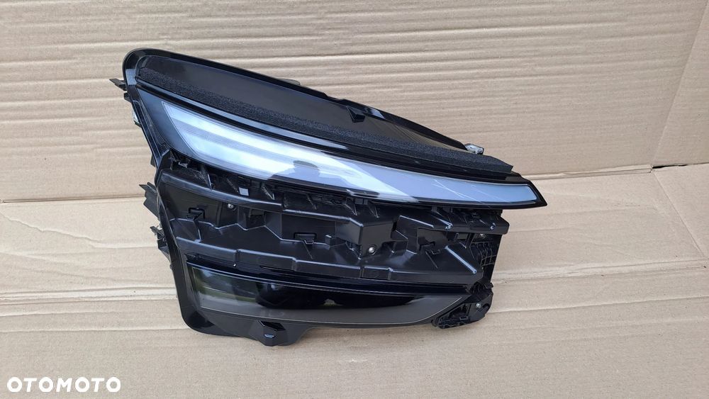 TESLA Y JUNIPER FULL LED PRAWA LAMPA 1918351-00-D CAŁA ŁADNA - 1