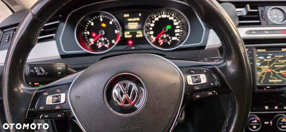 Volkswagen Passat - 20