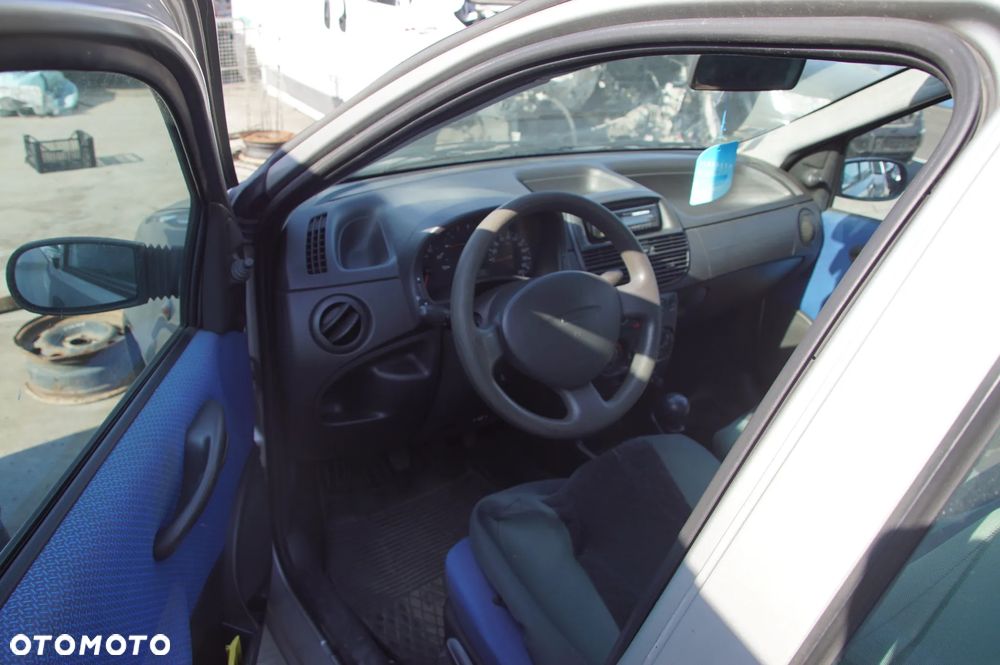 Auto na części - Fiat Punto II 1.2 8V 60 KM 188A4000 2003R Silnik Skrzynia Drzwi Maska Klapa Zderzak Błotnik Szyba Lusterko Deska Kokpit Sterownik Moduł Licznik Kierownica - 8