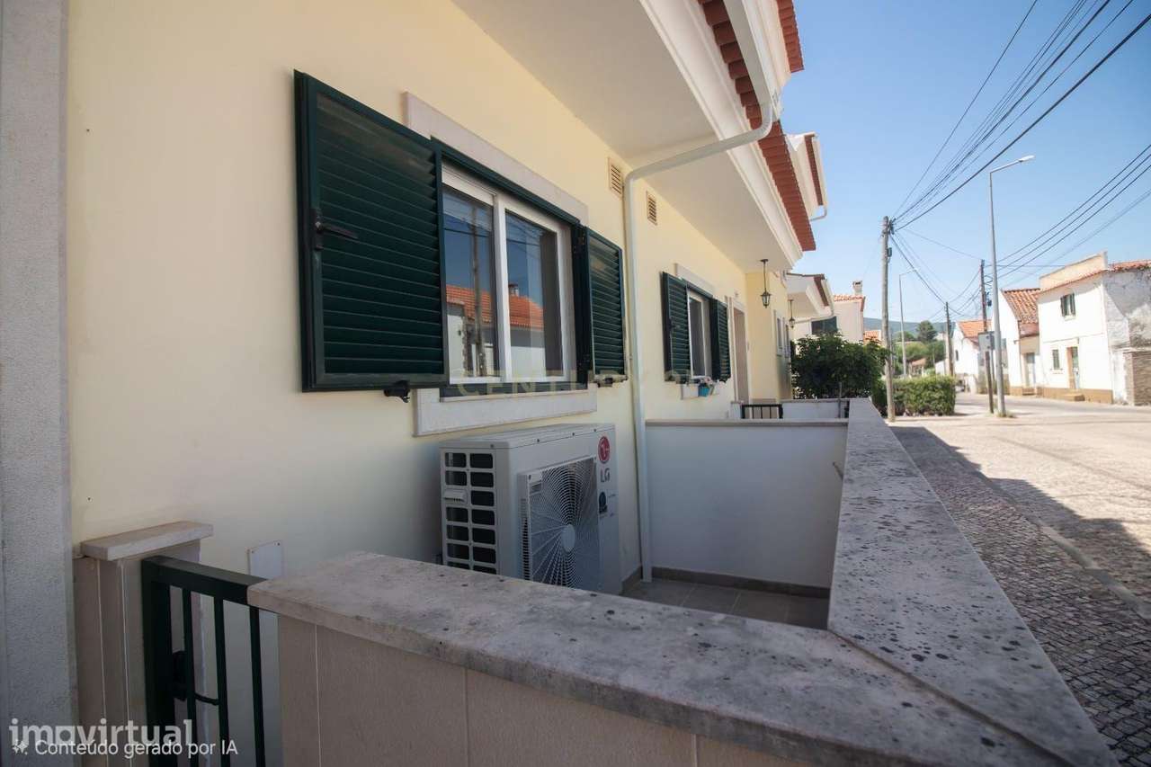 Moradia T3 com Garagem  |  Abrigada - Alenquer - Grande imagem: 3/32