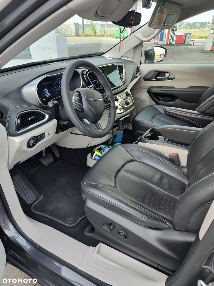 Chrysler Pacifica - 11