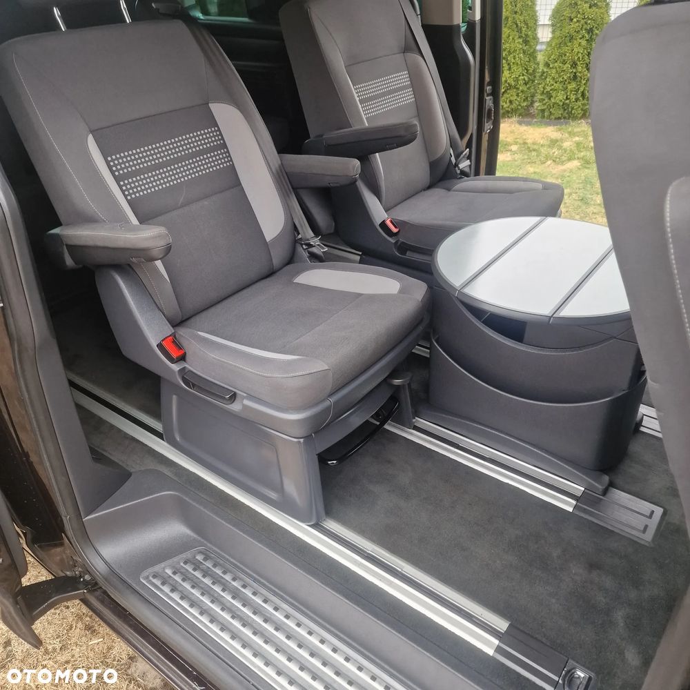 Volkswagen Multivan - 22