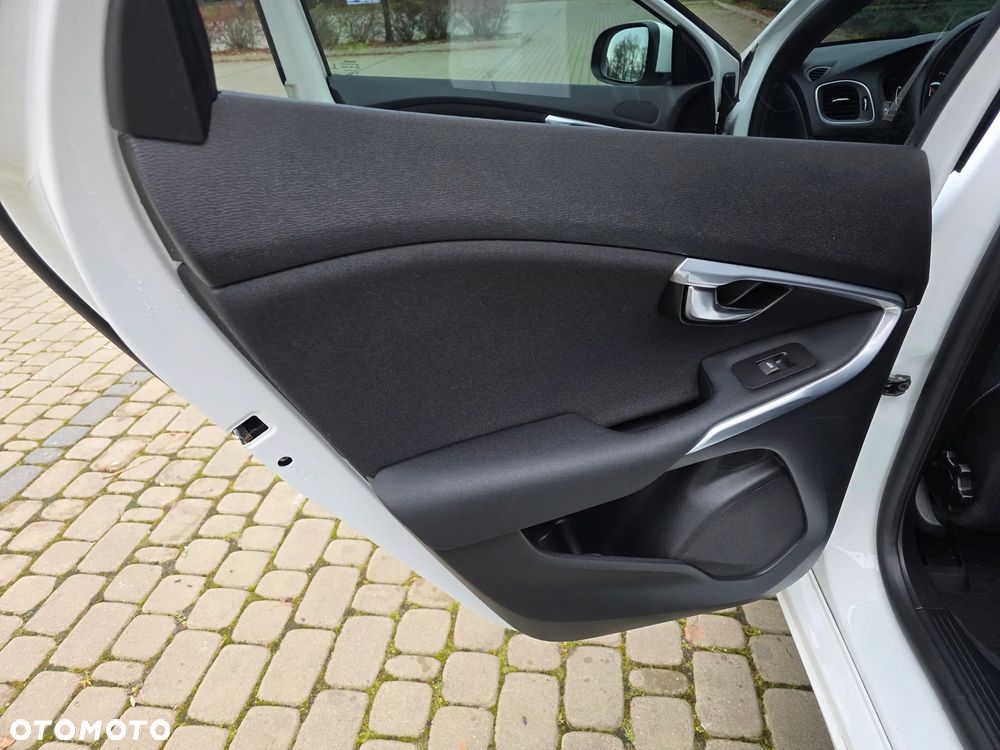 Volvo V40 D4 Geartronic RDesign - 21