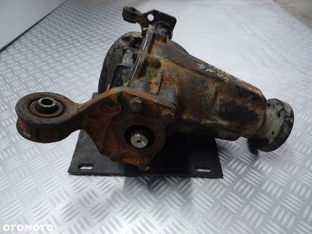 Most przedni Ssang Yong Rodius I 2004-2013 2.7 CRDI 1048836 - 2