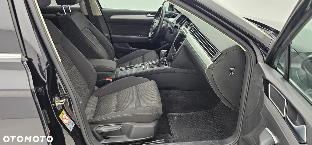 Volkswagen Passat - 20