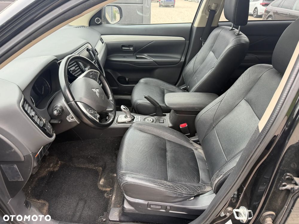 Mitsubishi Outlander 2.0 4WD Plus - 17