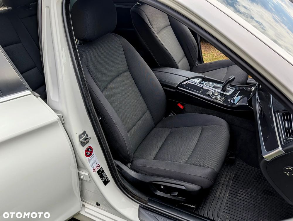 BMW Seria 5 520d xDrive - 10