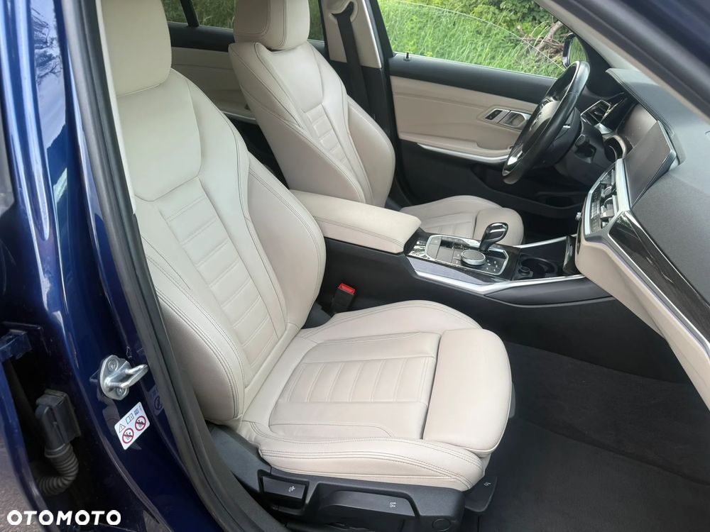 BMW Seria 3 320i Luxury Line - 10