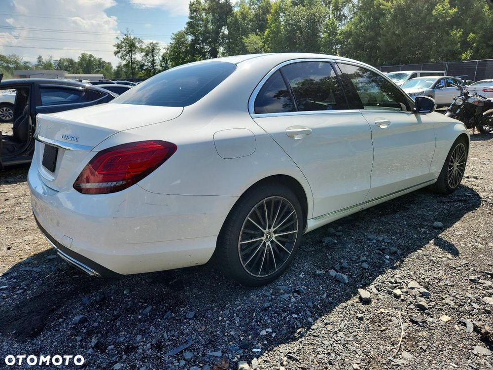Mercedes-Benz Klasa C 300 9G-TRONIC Exclusive - 4